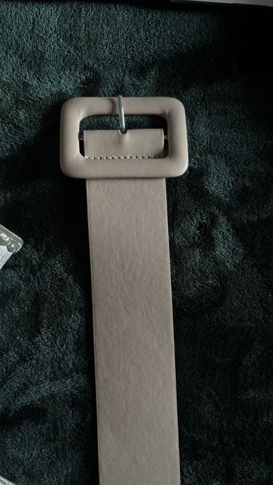 Beżowy pasek regulowany