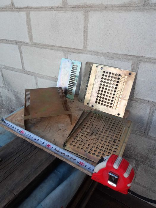 Продам крышка, решётка, дверька.