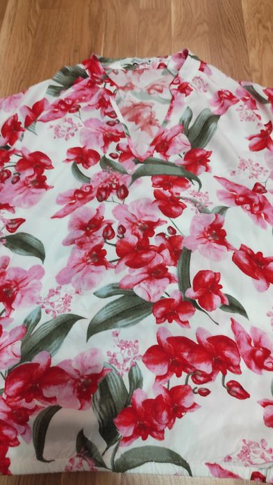 Jak nowa bluzka w kwiaty Reserved r. 34