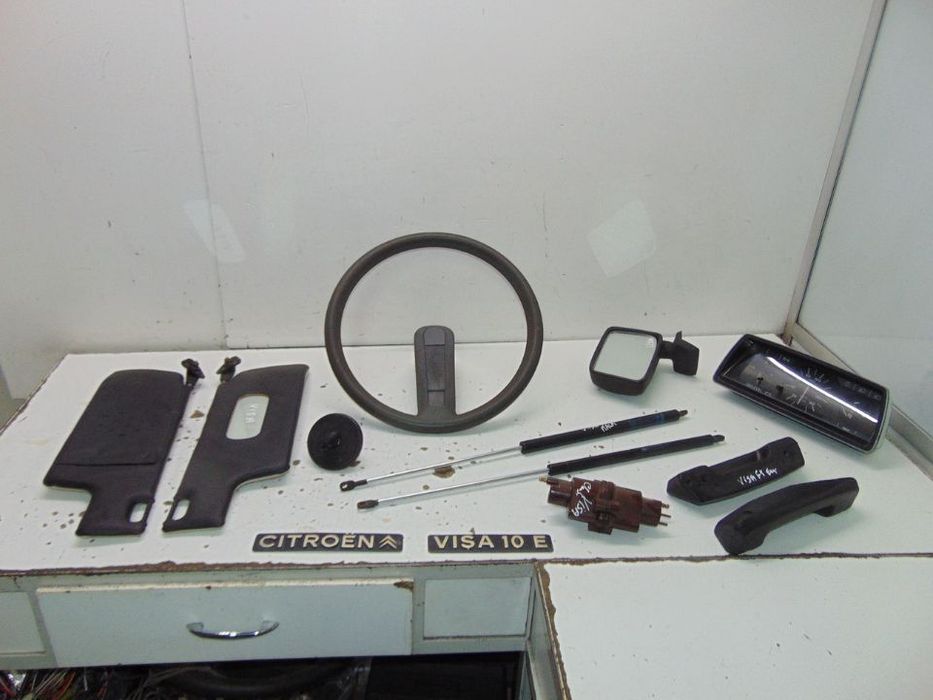 Citroen visa várias pequenas peças