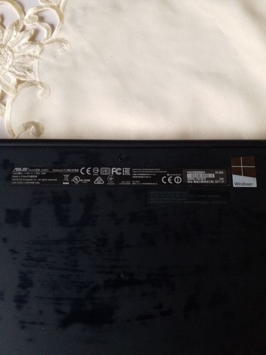 Do sprzedania laptop Asus E200H windows 10 stan bardzo dobry