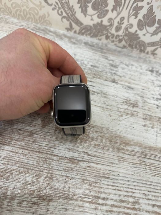 Appel Watch 5 44mm.Stainless steel + Sapphire Crystal. LTE