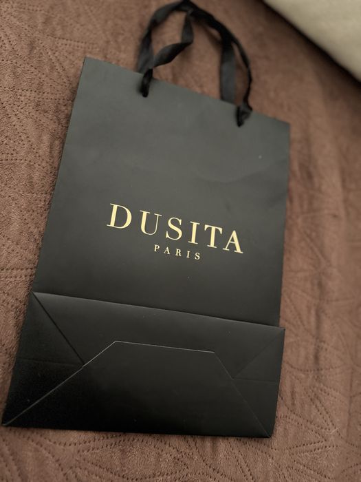 Подарункові і брендові пакети різних марок.