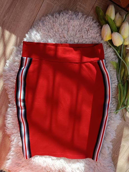 czerwona spódnica z wysokim stanem z paskiem Reserved nowa M wiskoza