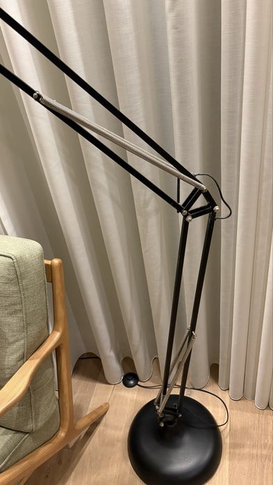Candeeiro de Pé Articulado AREA | Design Moderno | Excelente Estado | 130€