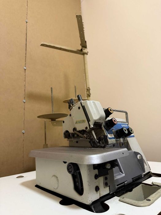Máquina de Costura Profissional Singer 832U-027-7 - USADA