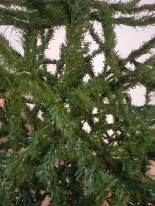 Árvore de Natal usada com 1,80 m e algumas decorações