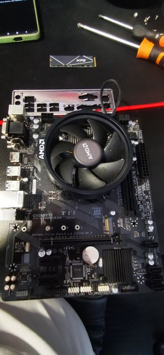 Płyta GIGABYTE GA-A320M-S2H z procesorem Ryzen 3 2200G