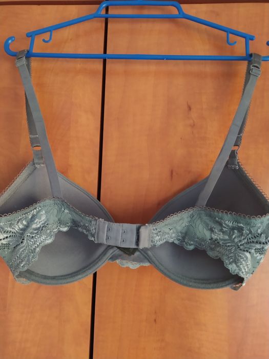 Elle MacPherson - biustonosz