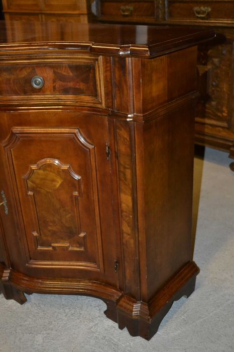 komoda włoska .orzech .238 cm.