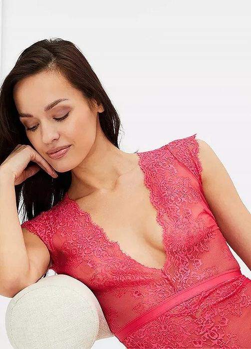 B.P.C body koronkowe ze stringami różowe 44/46.