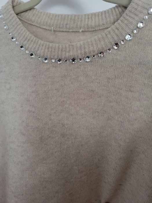 Sweter damski ze zdobieniami