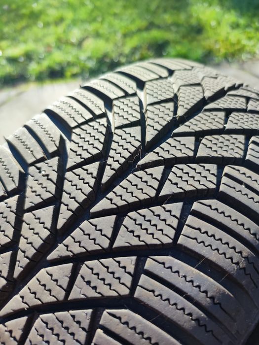 Opony zimowe 205/60R16