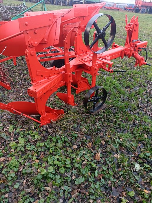 pług obrotowy dwuskibowy  lemken