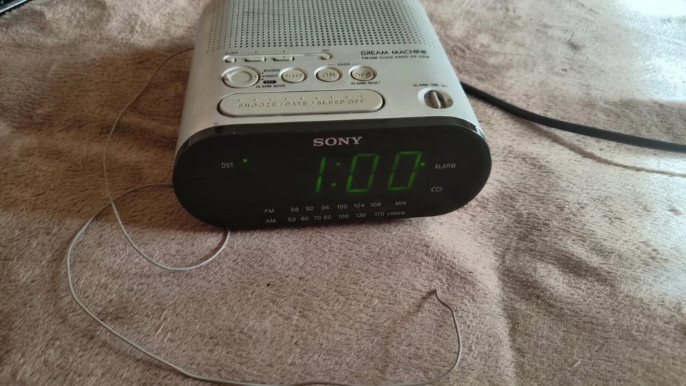 Bardzo głośny radio budzik Sony