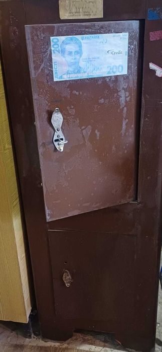 Сейф металевий. Дві дверки. Чотири відділення. Товщина стінки 5мм.