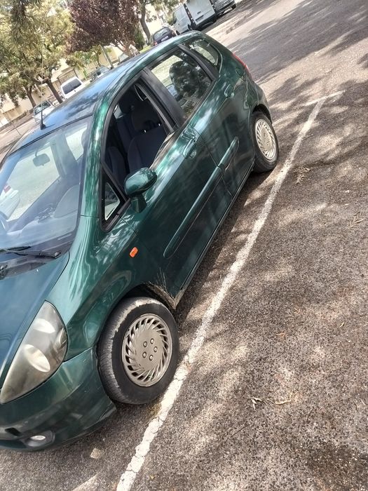 Vendo Honda jazz ano 2002 em muito bom estado 1300€
