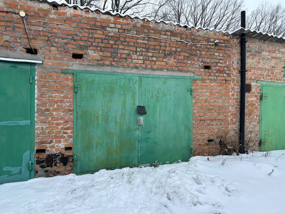 Продається гараж у хорошому стані
