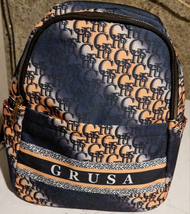 Vendo mochila nova com etiqueta