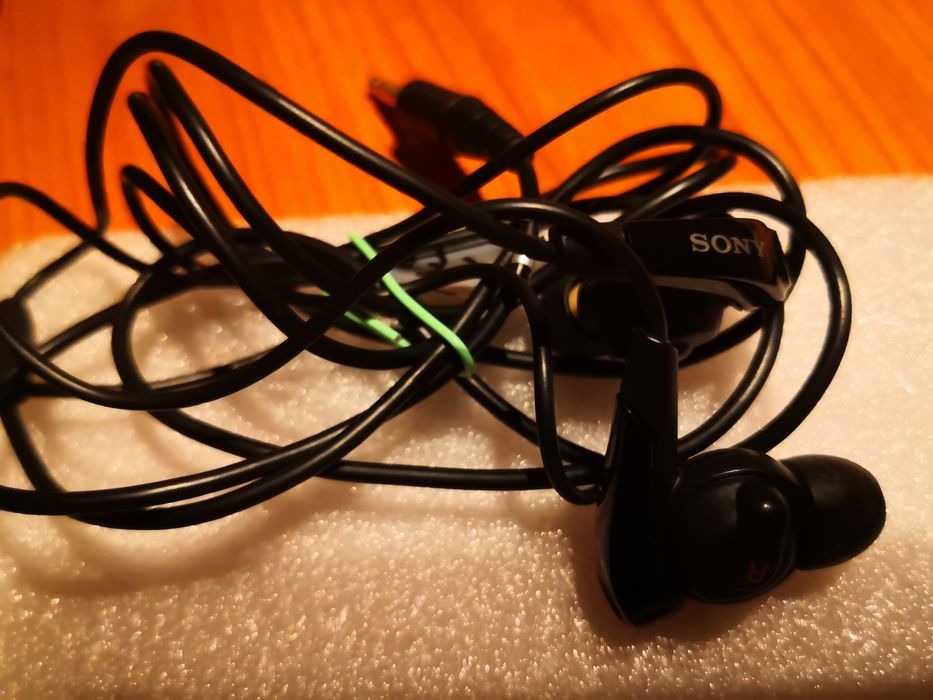 Auscultadores AKG, LG, Sony, Samsung, Prada e Philips como novos