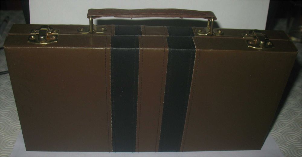 Conjunto de Viagem Vintage de Jogos Tradicionais (Xadrez, Dominós)