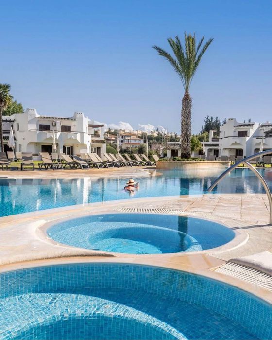 alugo casa v2 em albufeira