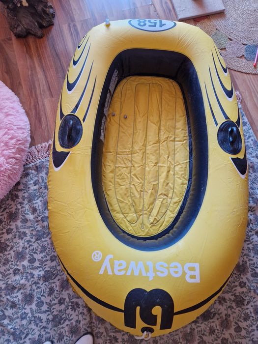 Barco de borracha pouco usado
