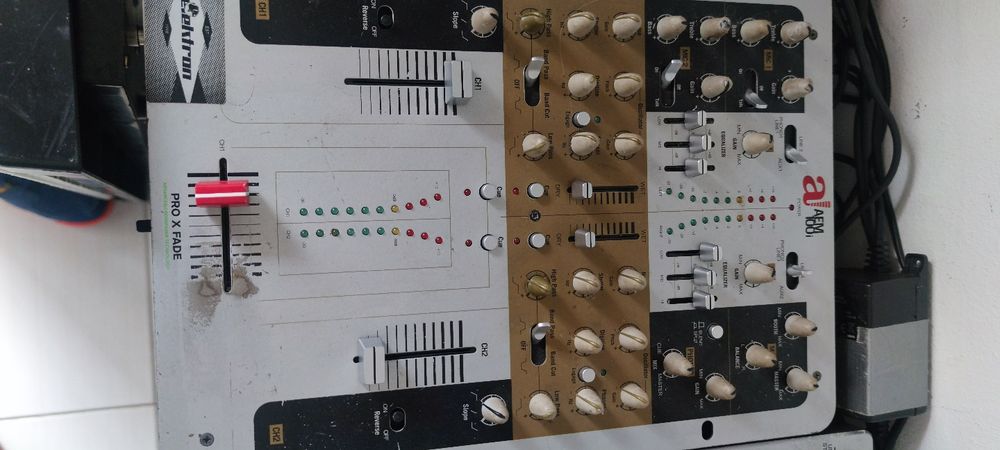Mesa Mistura Scratch AeM 100i - com Eeitos analógicos