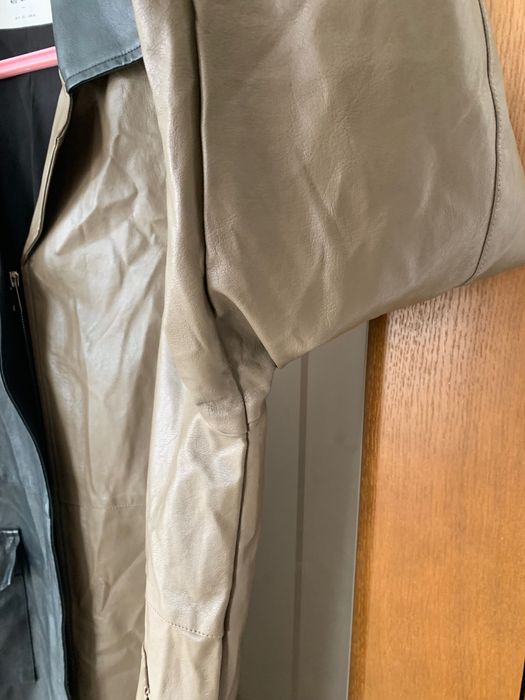 Двоколірна жіноча куртка з еко шкіри