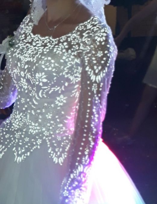 Продам весільну сукню