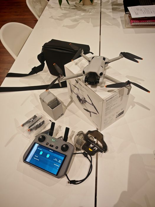 Vendo ou troco, DJI Mini 4 Pro Combo, como novo