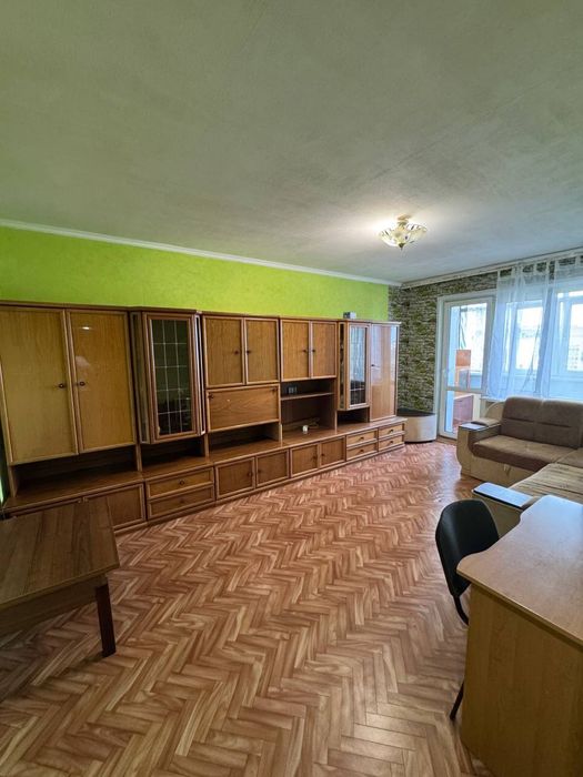 Продам 2-кімнатну квартиру. Л/б. Кінотеатр Мир.