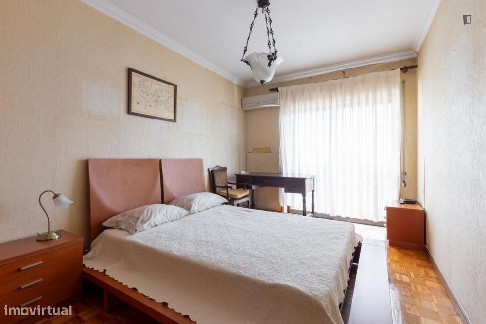 Quarto - localizado em Rio Tinto Porto