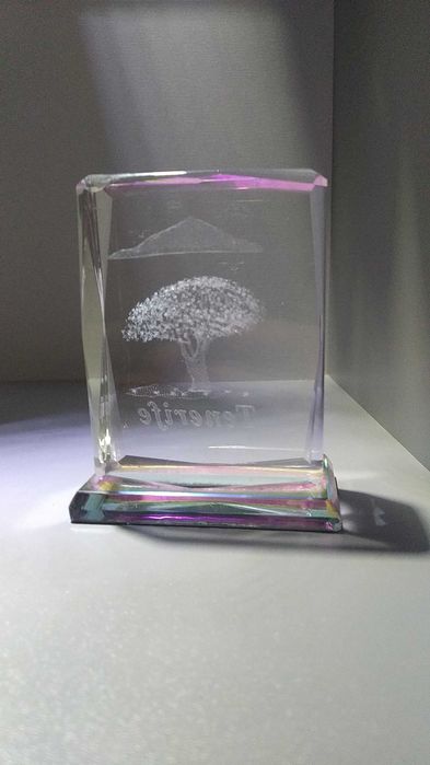 Kryształowy przycisk do papieru