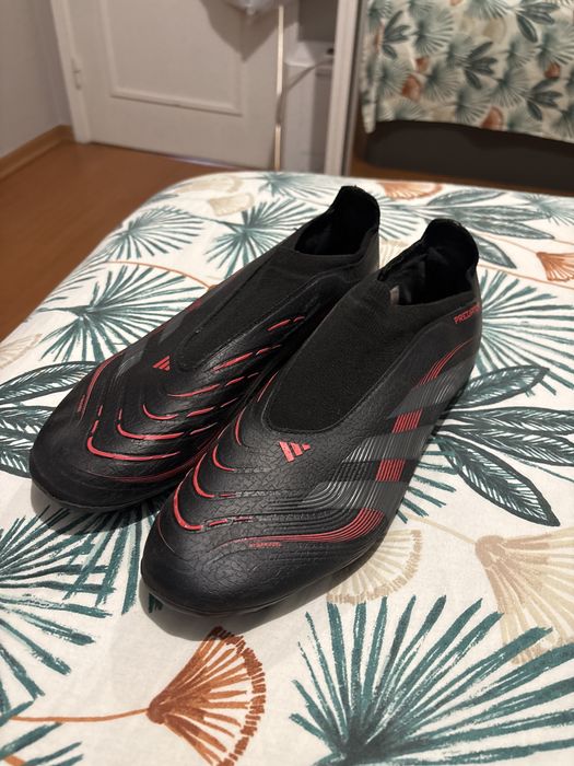Chuteira adidas predator