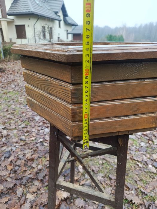 Sprzedam drewnianą donicę