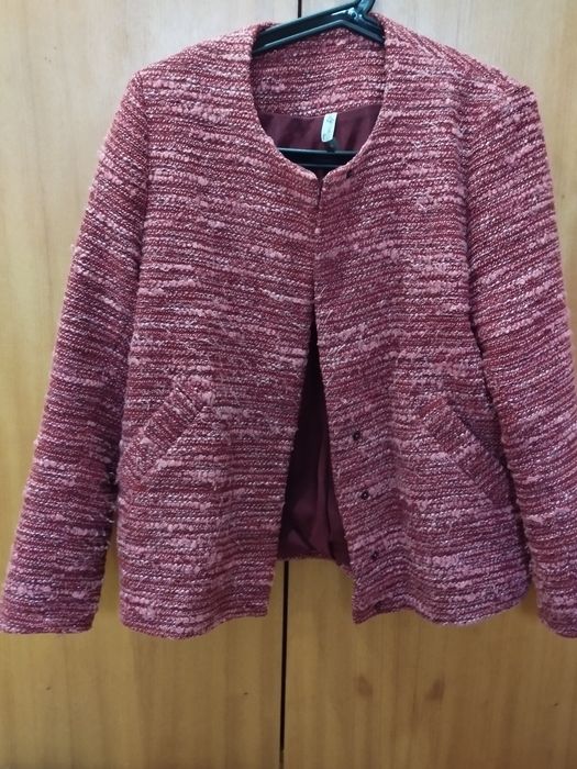 Elegância Intemporal: Casaco Curto em Tweed/Bouclé Vinho