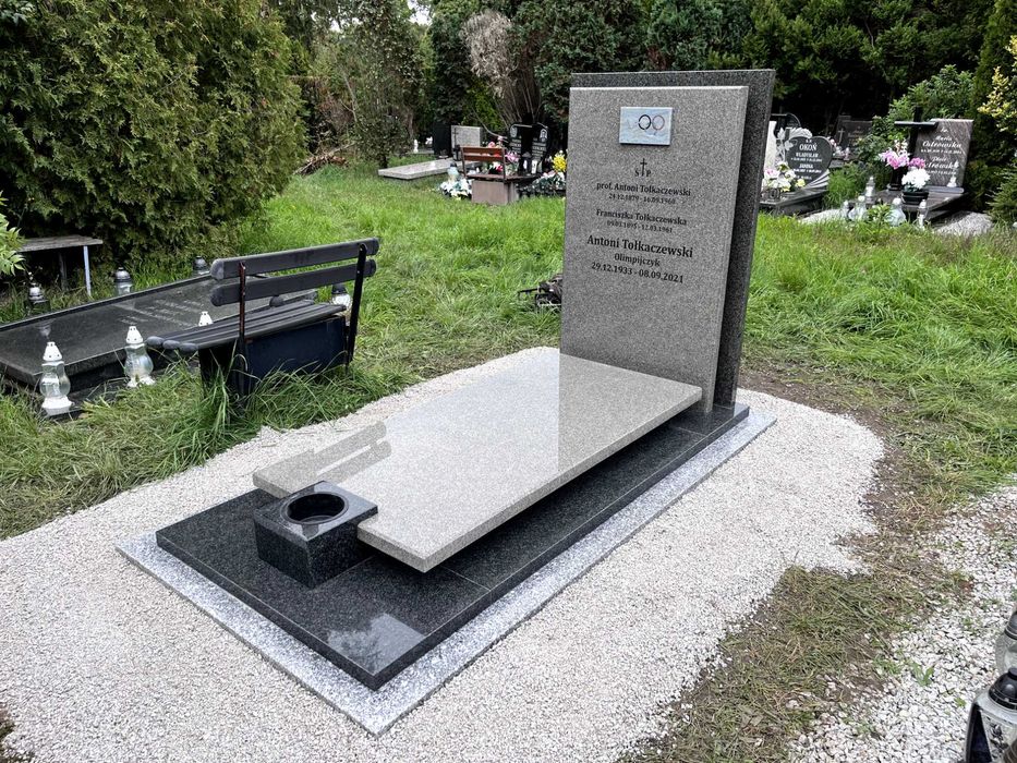 Nagrobek granitowy BOHUS BRYŁA