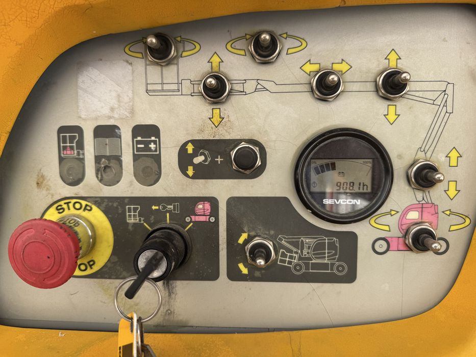Plataforma elevatoria Articulada eletrica 15mt Usada