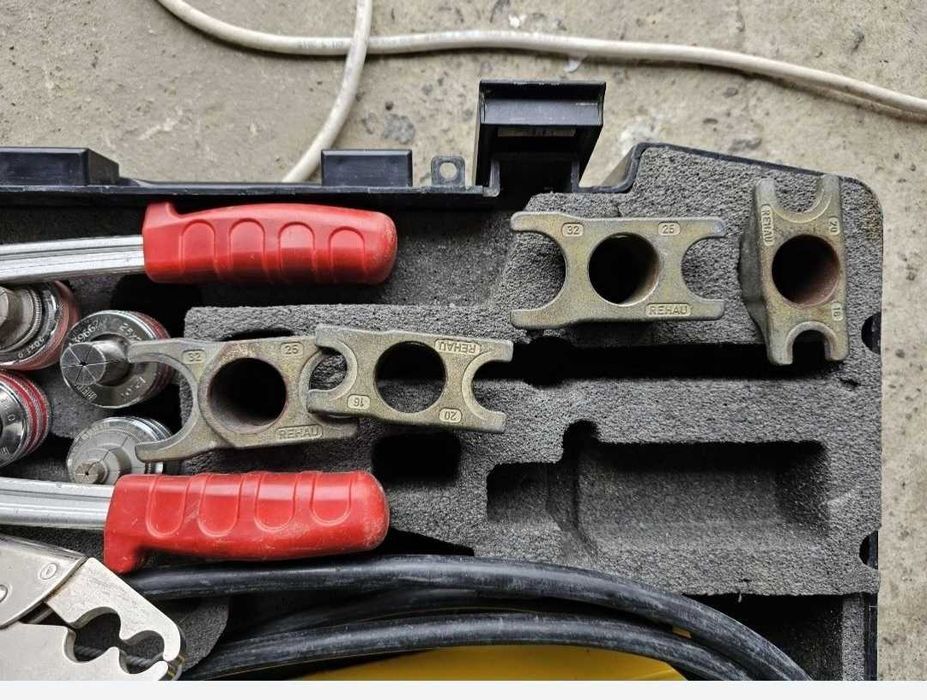 Инструмент rehau