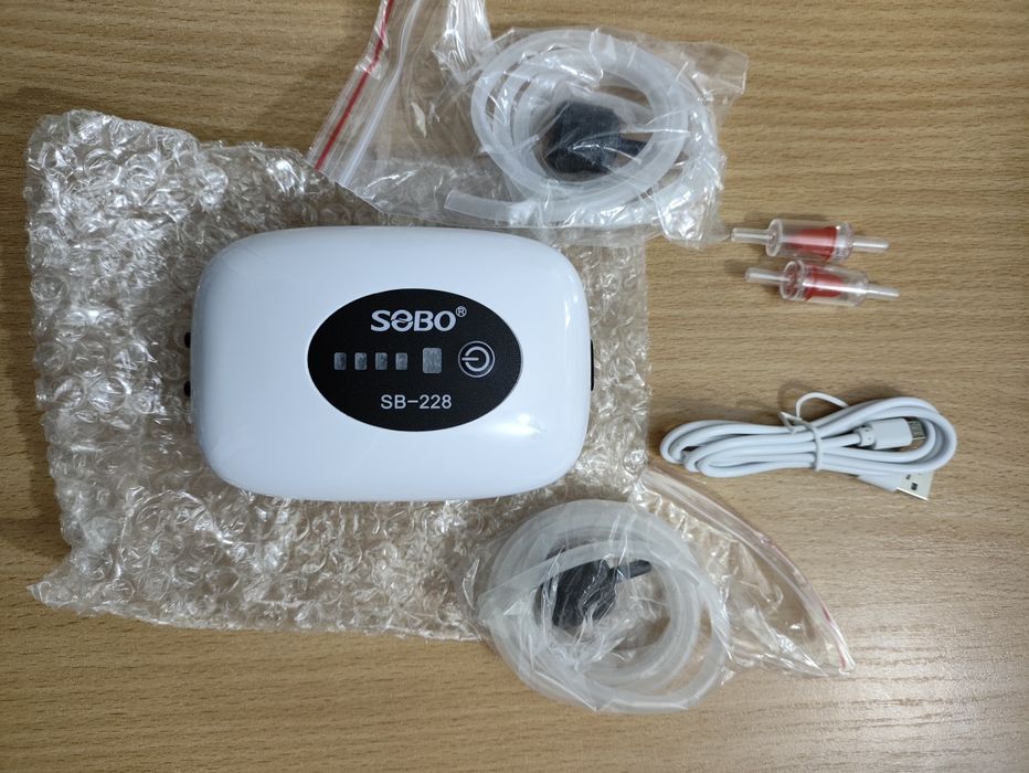 Портативний повітряний насос SOBO SB-228 (акваріумний, акумуляторний,