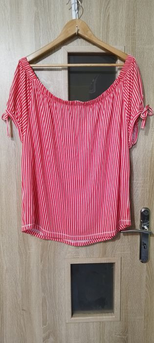 Bluzka z odkrytymi ramionami