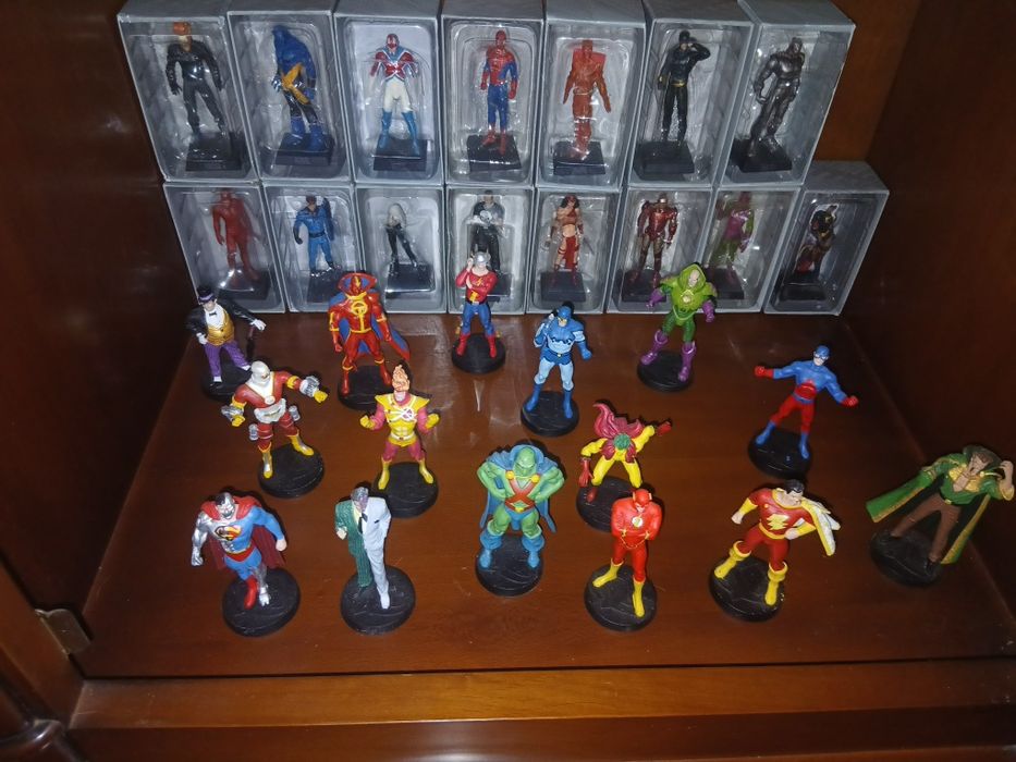 Colecao 80 figura da Marvel por 600 €
