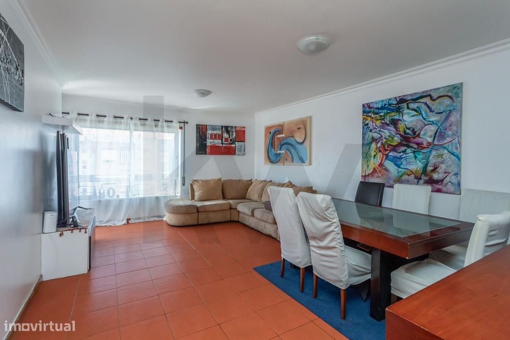 T3 com Varanda e Excelente Luminosidade | Amadora