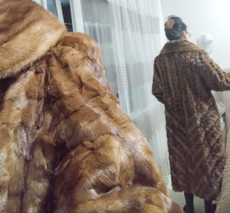 Продам норкову шубу