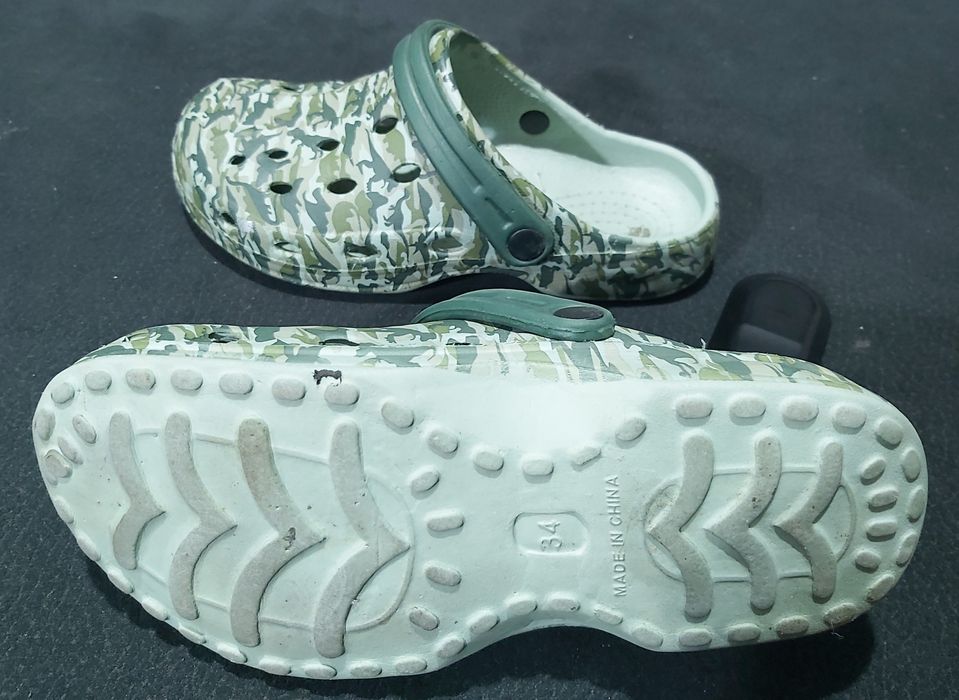 Calçado Novo e usado -- 34