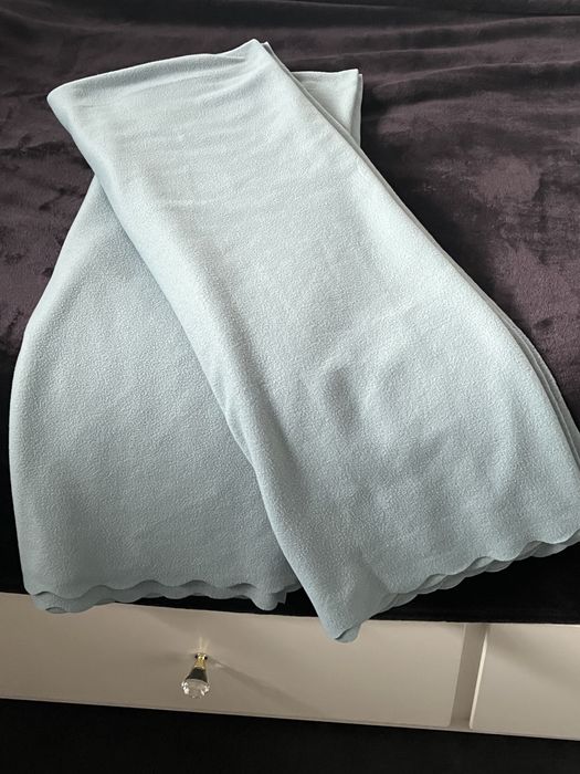 Dwa turkusowe pledy Ikea