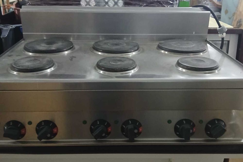 Fogão industrial elétrico (trifásico)de bancada – 6 bicos. Equipamento usado, 380V, ideal para hotelaria e restauração.