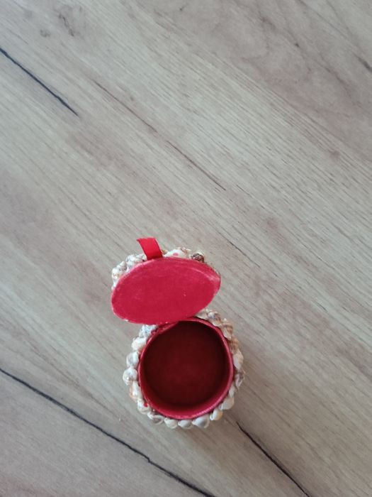 Kuferek na biżuterię