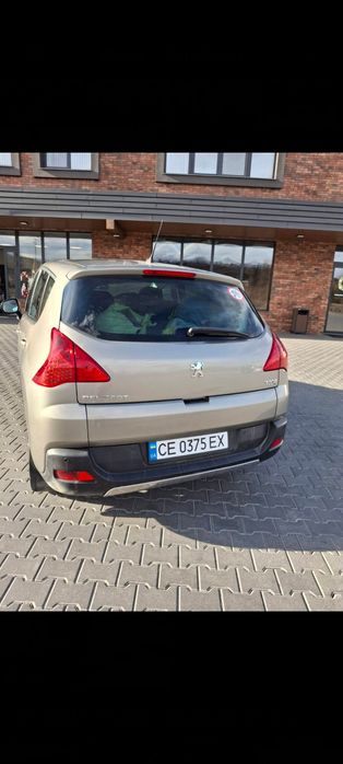 Машина Peugeot 3008